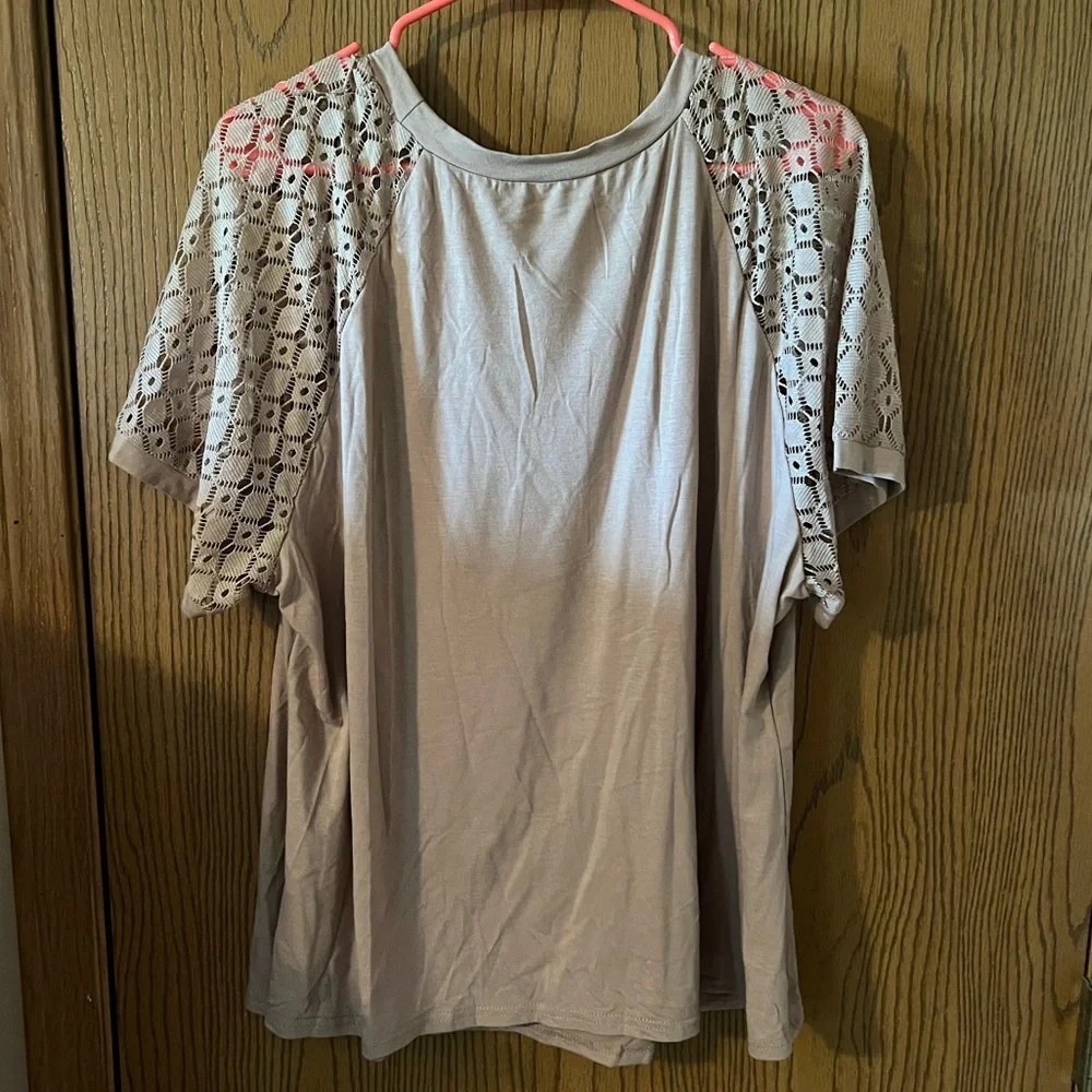 SHEIN Curve 4x women’s lace sleeve top - Picture 5 of 5